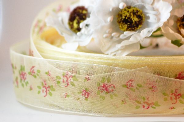 Стрічка органза. Молочна. Квіти. Ширина 2,5 см