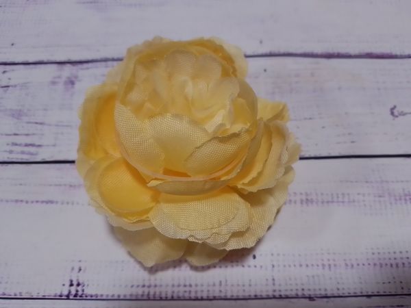 Півонія жовта. Діаметр 8 см