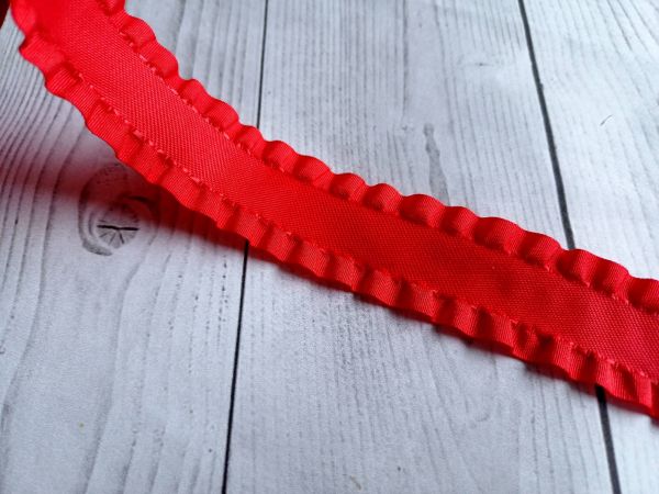 Стрічка атласна 25 мм Рюша Червона 1 м