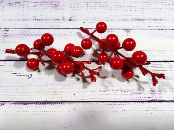 Гілочка з ягідками 10 см Червона 1 шт